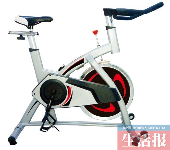 南宁一女子在健身馆骑动感单车被甩伤(图)