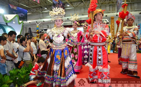 旅博会搭台各地旅游景区吆喝 旅行社纷纷出手(图)