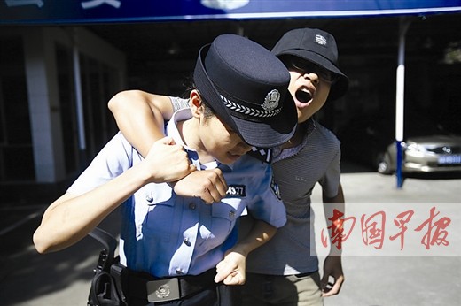 六类女性易成侵害目标 警花教你实用"防狼术"(图)