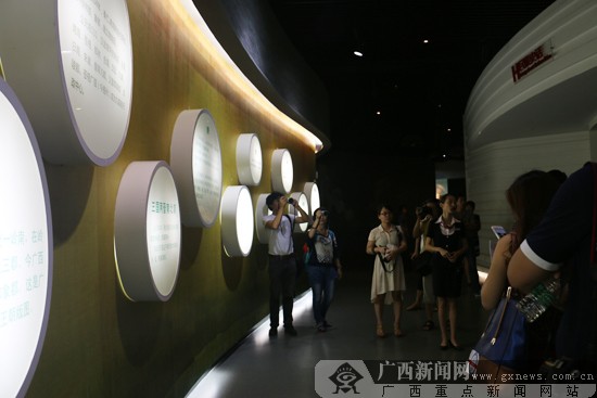 规划馆内气象万千 网媒记者感受广西城市新面貌