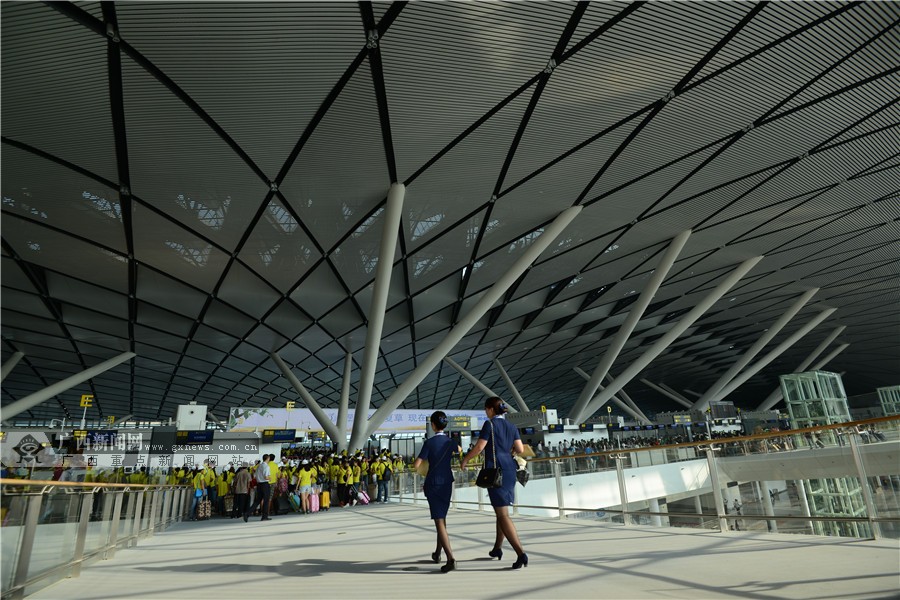 高清:南宁新机场转场演练 3000人同时进出新空港_广西