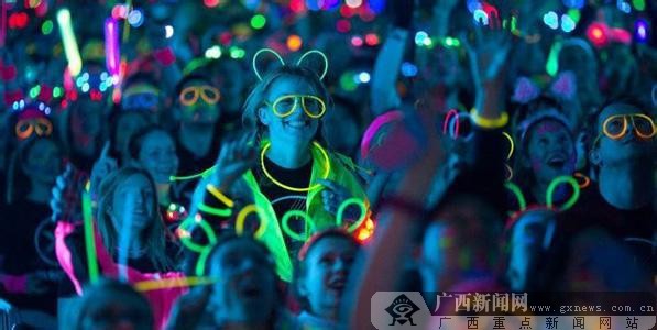 买山渐青洋房即送车位 荧光夜跑正式启动报名