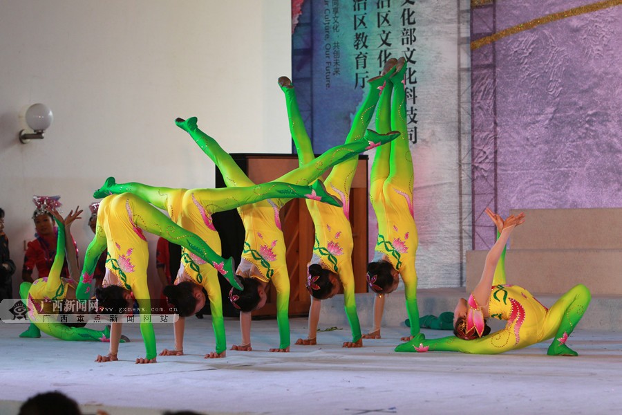 <em>中国杂技</em>系<em>美少女</em>毛歌杂技系1 7合集电影图片