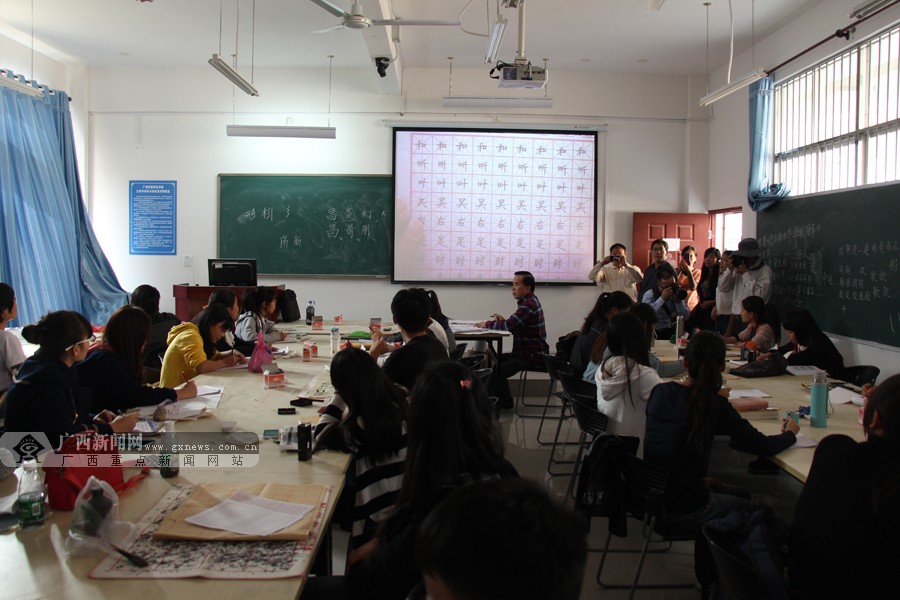 广西网络名人崇左行之五民族师范学院读百年校史