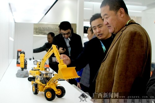 柳工21臺全系列新產(chǎn)品亮相2014上海寶馬展