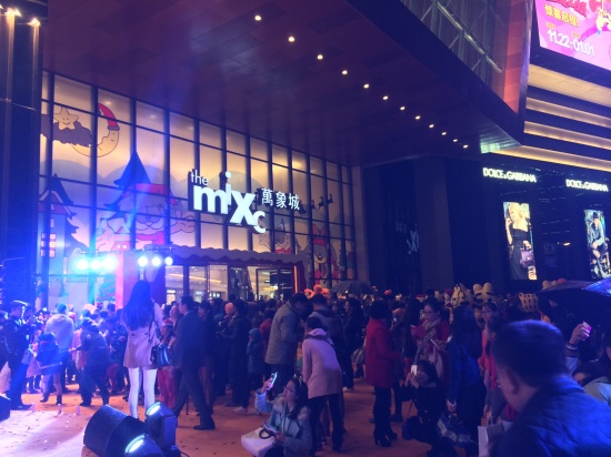 加菲猫伴南宁万象城点亮星光冬夜开启圣诞狂欢