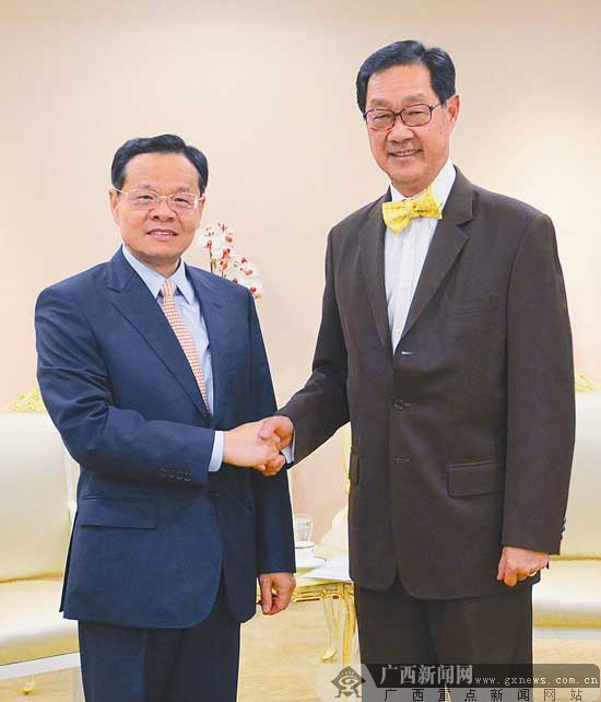 覃元臻 摄