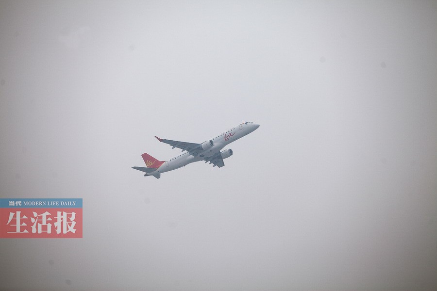 广西有了自己的航空公司 北部湾航空首架飞机起航