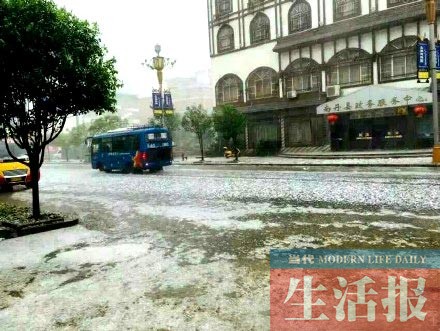 广西出现强对流天气 鸡蛋大的冰雹突袭南丹40分钟