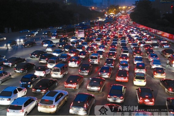 交通大动脉为何"栓塞" 南宁至六景段拥堵现象透析