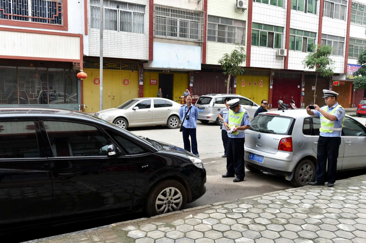 上林县开展综合执法行动 遏制县城乱象反弹