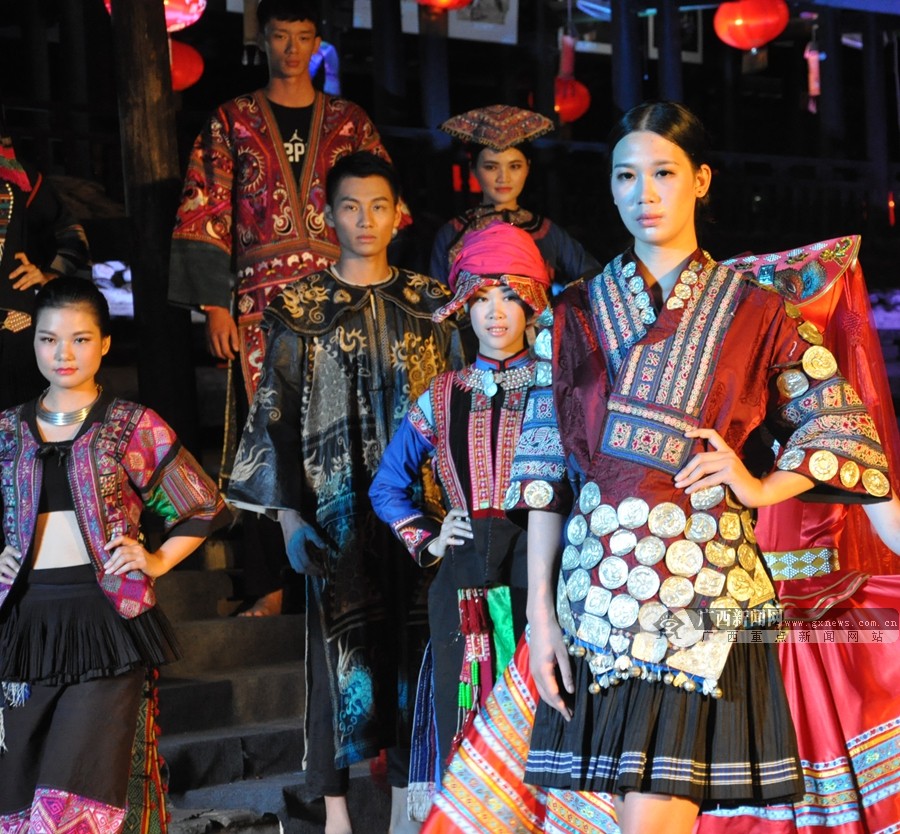 梦幻风雨桥上 高颜值姑娘演绎广西民族多彩服饰(图)(7/19)