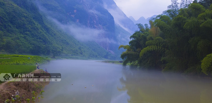 高清:云雾绕青山 凌云山村醉人美景(12/13)