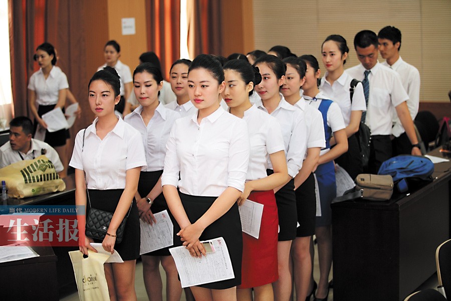 航空公司招聘人气爆 500多美女帅哥争当空姐空