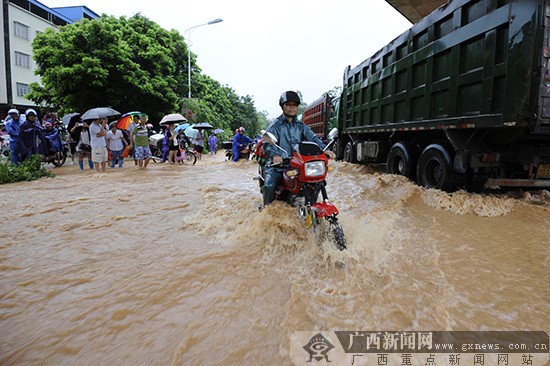 [滚动播报]7月28日广西各地暴雨情况(组图)