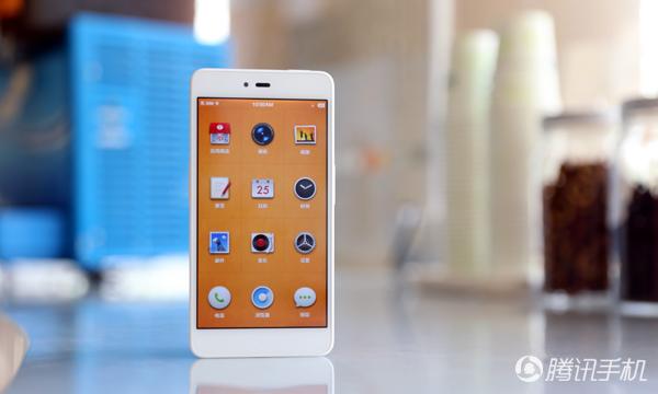 坚果手机评测:不靠情怀靠脸蛋的千元机