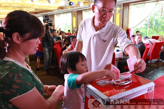 爱心QQ群扬传统美德 志愿者为 大爱之家 病童