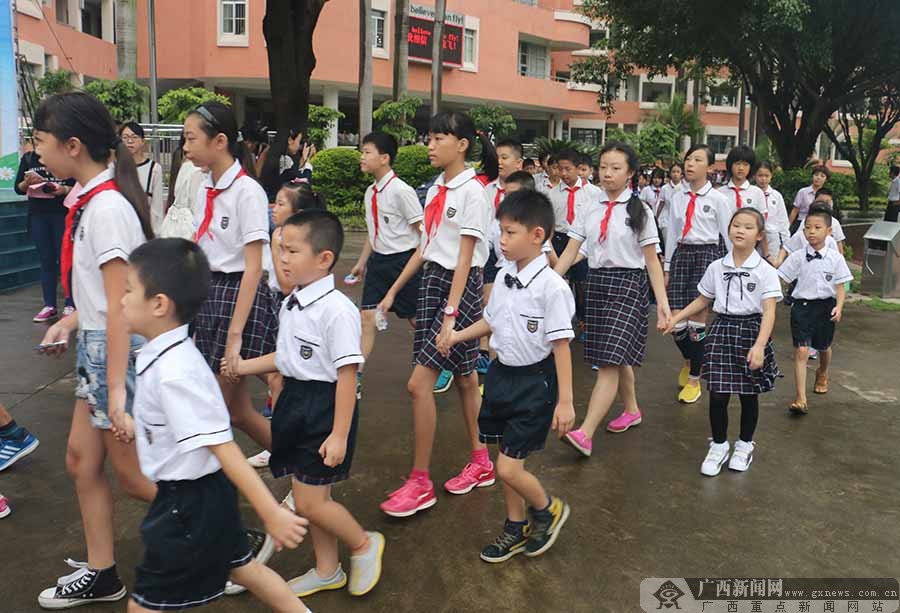 南宁市东葛路小学举行2015年秋季学期开学典礼(5/15)