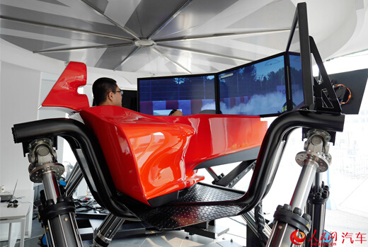 还原真实赛车感受 体验路特斯F1模拟舱