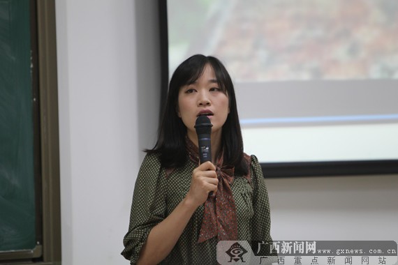 ... 爸爸”莫振高的感人经历。 广西新闻网 记者 邓昶摄