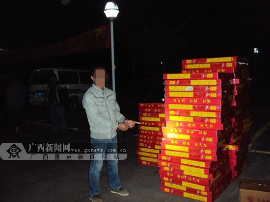 北流严查非法运输烟花爆竹 缴获烟花爆竹700多箱