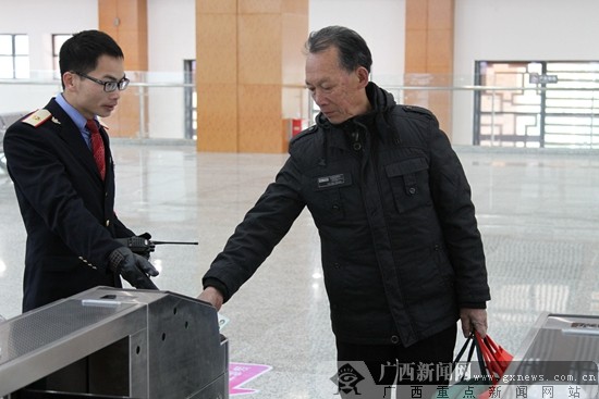 贵广高铁阳朔站今日开通 三地驴友不再受转车