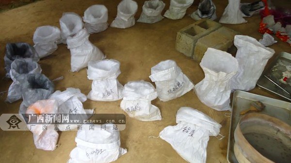 德保:警方捣毁一生产烟花爆竹黑作坊