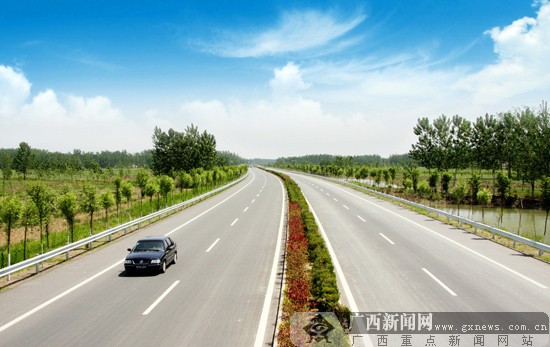 黄荣彪代表:加快完善广西与周边省份的高速路