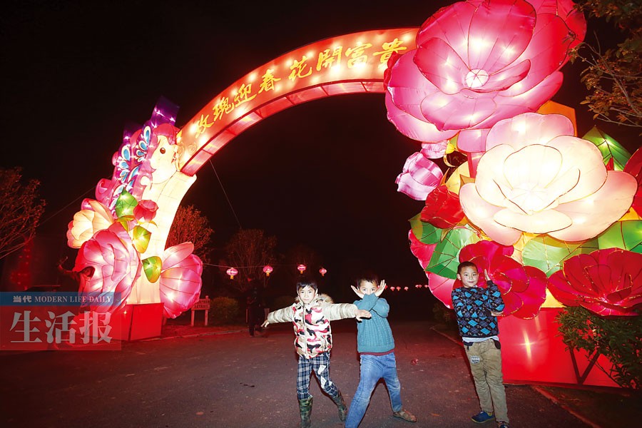 灯会的大型花灯很有气势.记者 徐天保 摄