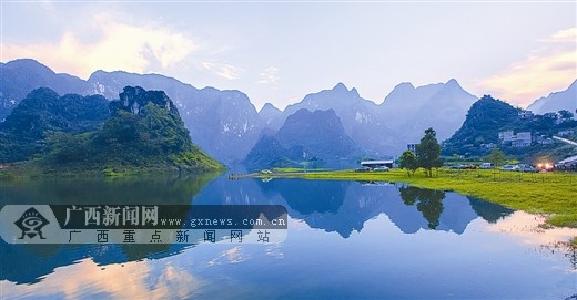 届时,游客可以乘坐百色至凌云浩坤湖景区旅游专线前往游览.