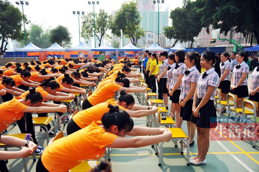 广西一中职学校试水现代学徒制 一年级学生被