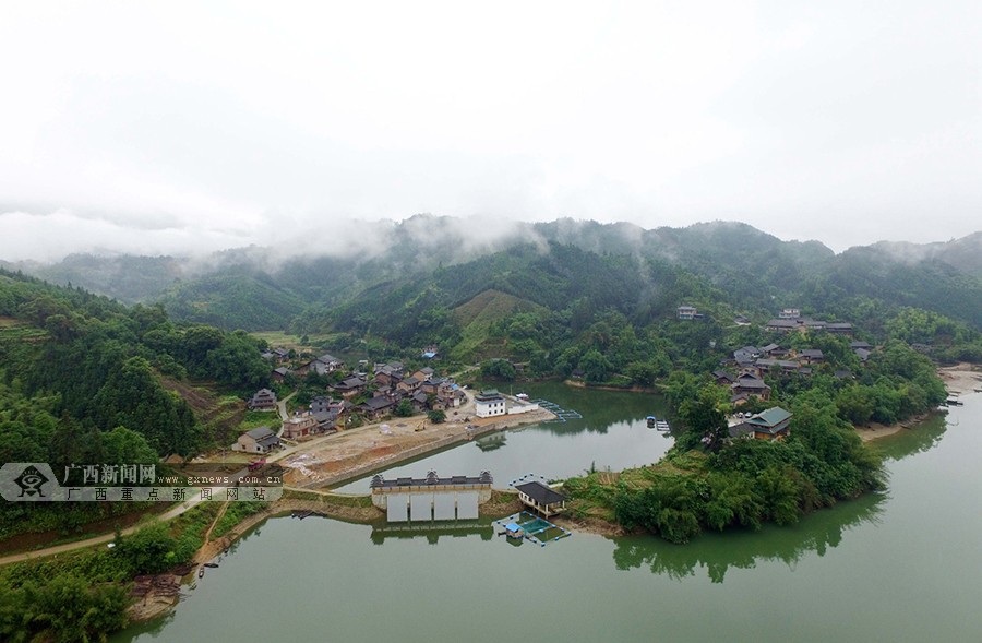 柳州市融安县安宁村大袍屯是一个隐藏在大山深处的美丽苗族村寨