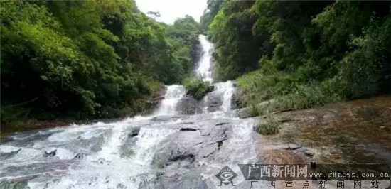 孟槽瀑布.广西新闻网通讯员 黄若晖供图