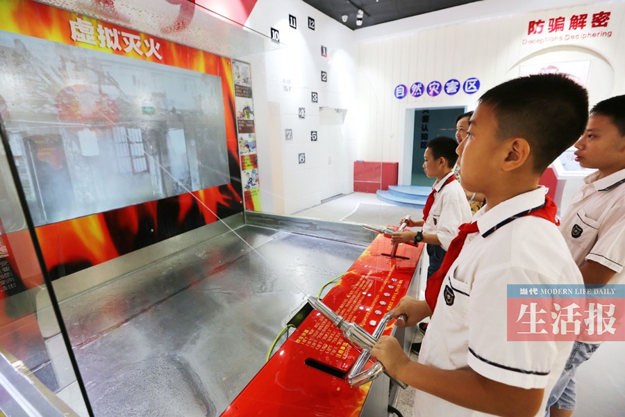 南宁:安全健康教育体验馆 孩子能学逃生体验灭