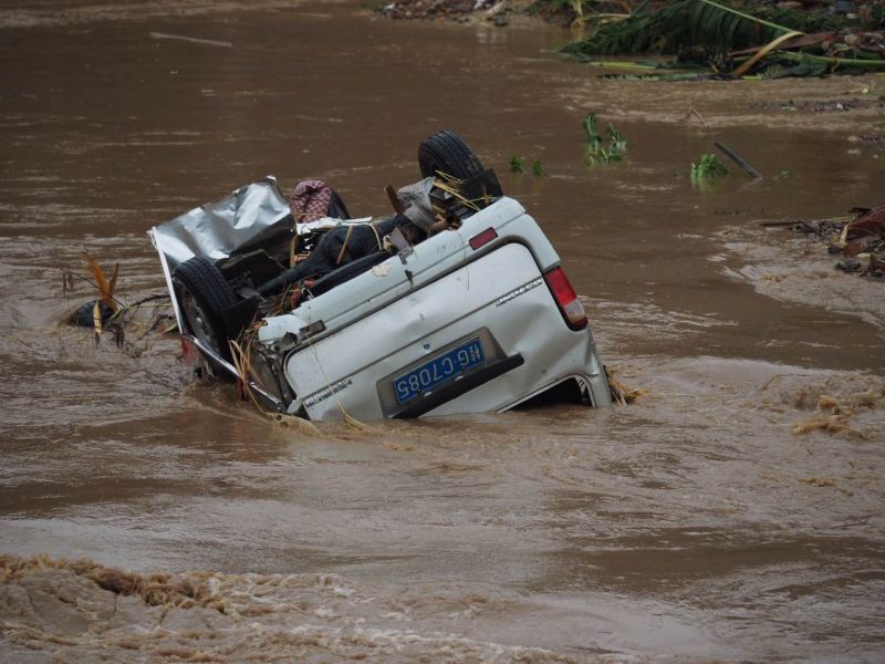 滚动播报:广西柳州暴雨袭城 多路段遭水淹(组图)