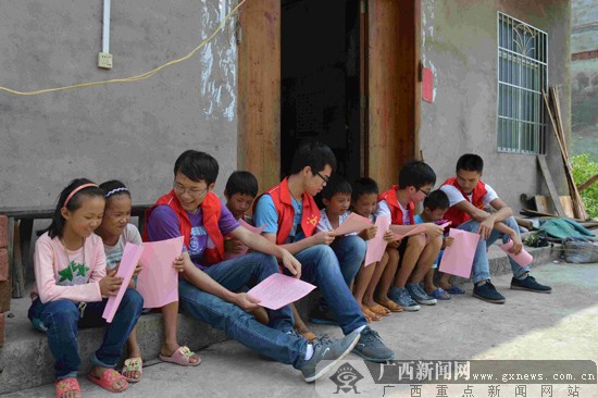 万名大学生返乡志愿服务千所儿童家园活动招募