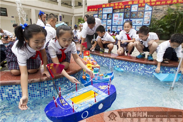 滨湖路小学山语城校区:欧式校园四季美