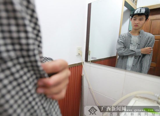 青春就是奋斗 广西独臂青年身残志坚描绘出精