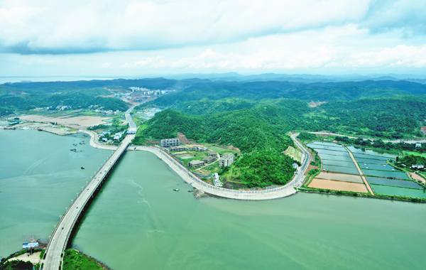西湾环海大道成防城港靓丽风景线
