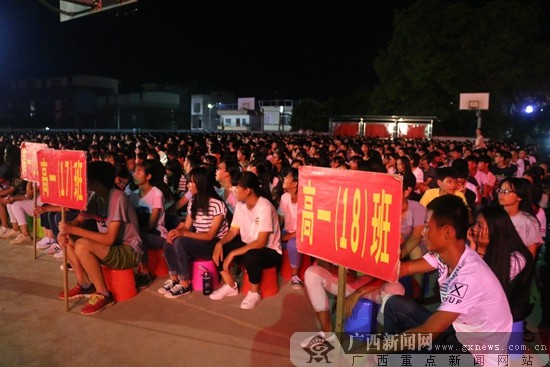 横县卫计局组织专家到学校开展新生青春期教育