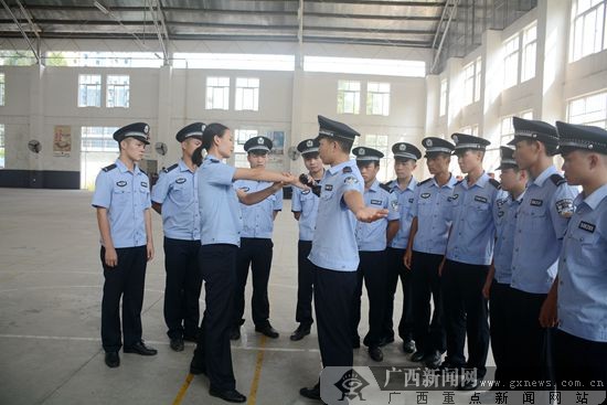 南宁600名预备警官接受两会安保培训(图)