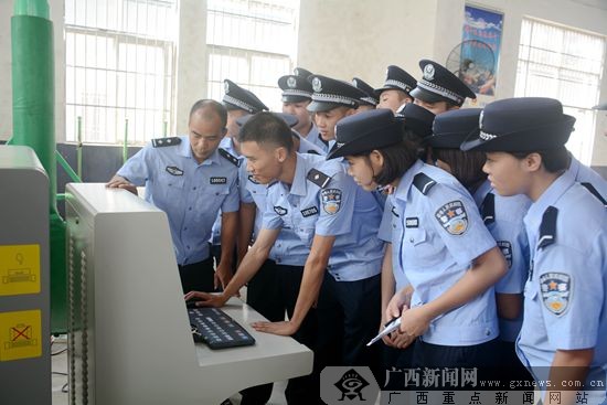 南宁600名预备警官接受两会安保培训(图)