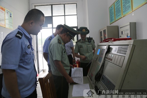 崇左支队开展重点单位消防达标验收工作