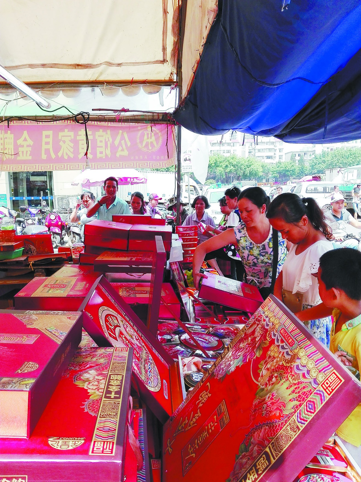 节后月饼大甩卖:价格便宜莫多买 猛吃当心患积