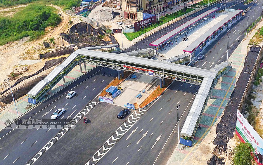 9月22日焦点图:南宁快速公交试点线路调试_广