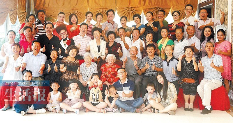 亲戚不远千里来为老寿星祝寿 用孝道演绎温暖人生 亲戚不远千里来为老寿星祝寿 用孝道演绎温暖人生