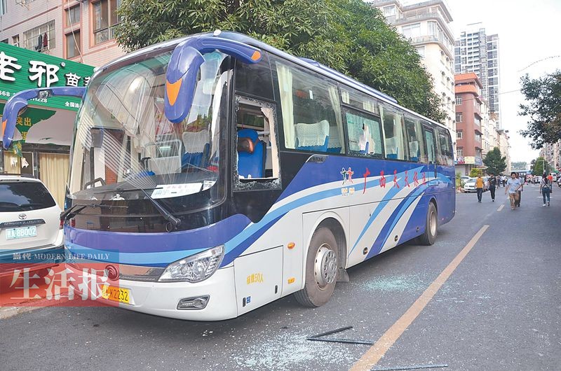 11月4日焦点图:南宁旅游大巴遭打砸案告破