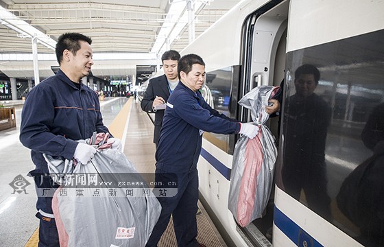 广西首批双11电商货物乘高铁前往杭州