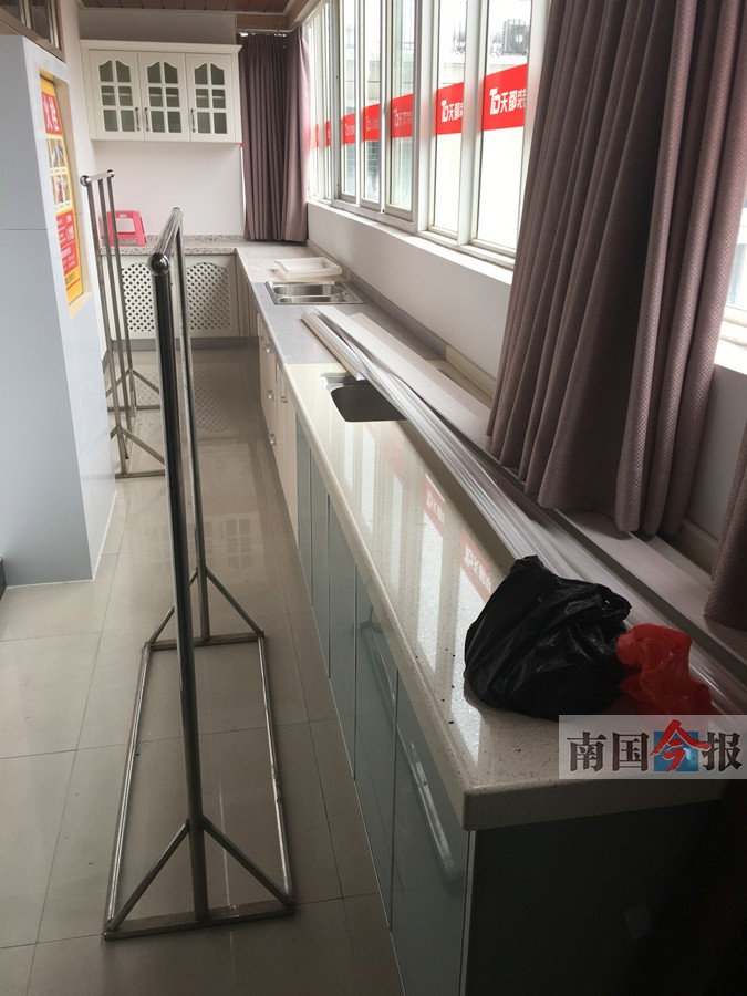 公共通道成装饰公司 样板间 物业管不动消防开