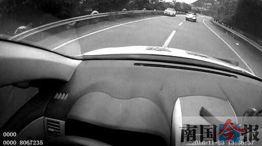 听从导航指令高速调头逆行男子驾照被扣12分